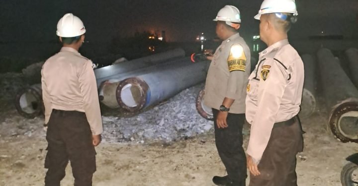 Sambangi Security, Bhabinkamtibmas Polsek Bojonegara Polres Polda Banten Berikan Arahan