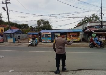 Menjelang Buka Puasa, Personil Polsek Wanasalam Polres Lebak Laksanakan Patroli dan Gatur Arus Lalin
