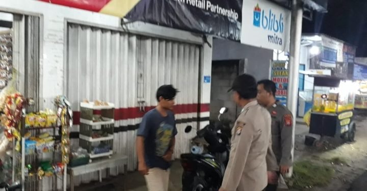 Kanit Binmas Polsek Wanasalam Polres Lebak Berikan Pelayanan dan Edukasi Kepada Warga Masyarakat