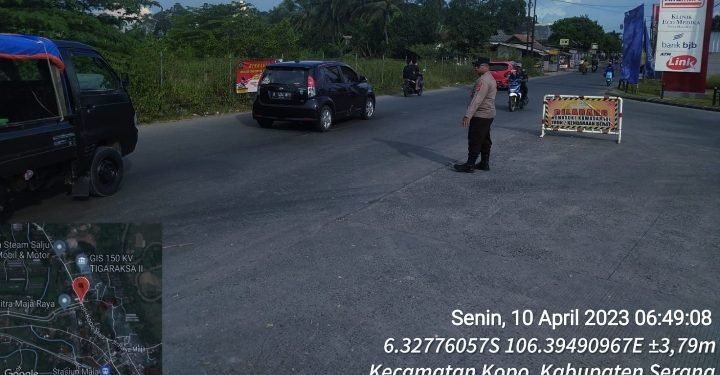 Giat rutin di pagi hari Polsek Kopo polres Serang melaksanakan pengaturan lalu lintas