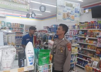 Bhabinkamtibmas Polsek Wanasalam Polres Lebak Sambang Toko Sembako/Minimarket Memberikan Himbauan Kamtibmas