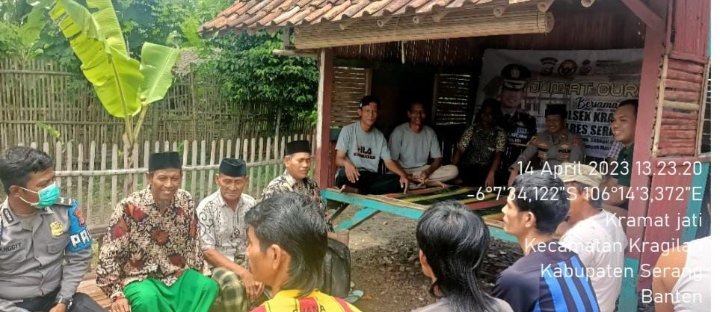 Dengan Acara Jum’at Curhat, Kapolsek Kragilan Polres Serang Dengar Keluh Kesah Masyarakat Kragilan
