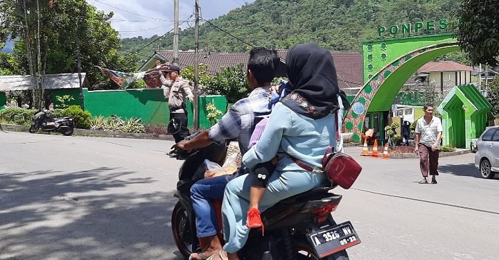 Wujud Nyata Pelayanan Pada Masyarakat, Polsek Lebakgedong Polres Lebak Laksanakan Strong Point