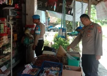 Bhabinkamtibmas  Polsek Wanasalam Polres Lebak Sambang dan patroli Dialogis Memberikan Himbauan Kamtibmas