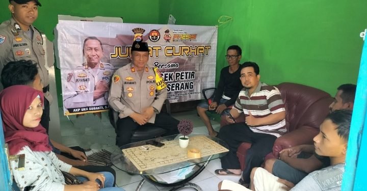 Dengar Curhatan  Masyarakat Oleh Kapolsek Petir Polres Serang Melalui Giat Jum’at Curhat Presisi