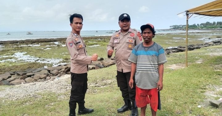 Patroli Area Wisata, Ini Cara Anggota Pos Jaga Wisata Tanjung Panto Polsek Wanasalam Polres Lebak Ciptakan Situasi Kamtibmas Yang Aman, nyaman Dan Kondusif