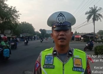 Antisipasi arus mudik lebaran, Anggota Posyan Modern melaksanakan giat pengaturan lalulintas di pagi hari