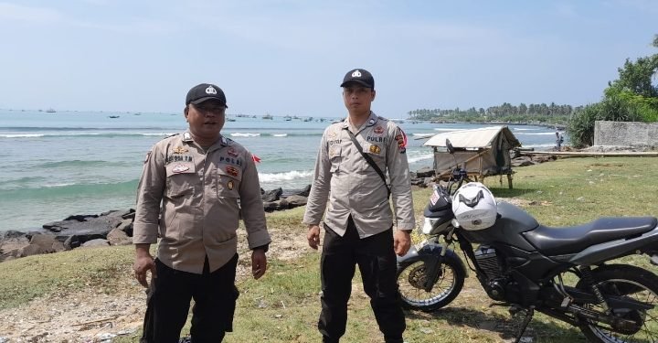 Patroli Area Wisata, Ini Cara Anggota Pos Jaga Wisata Tanjung Panto Polsek Wanasalam Polres Lebak Ciptakan Situasi Kamtibmas Yang Aman, nyaman Dan Kondusif
