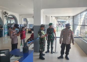 Personil Polsek Rangkasbitung Bersama Anggota Kodim 0603/Lebak Laksanakan Program “Guyub TNI-POLRI”