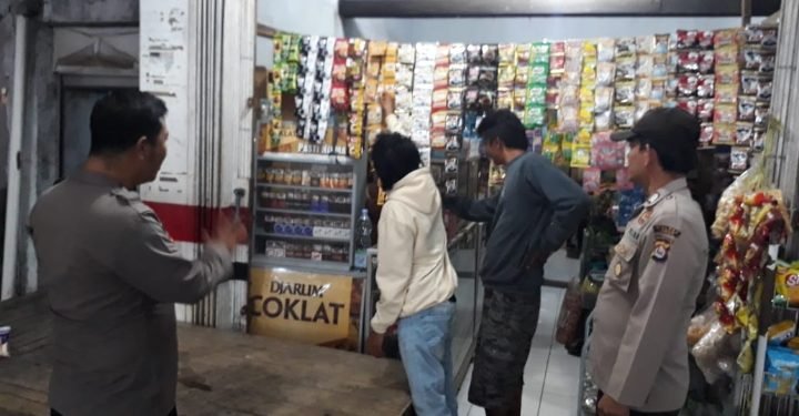 Bhabinkamtibmas Polsek Wanasalam Polres Lebak Sambang dan patroli Dialogis Memberikan Himbauan Kamtibmas