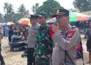 Libur Lebaran Telah Tiba Sat Bimas Polres Cilegon Himbau Pengunjung Agar Bergantian Laksanakan Liburan Ke Pantai Anyer