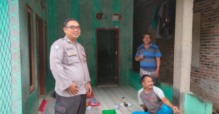 Kedekatan Polri dengan Masyarakat Bhabinkamtibmas Polsek Puloampel Polres Cilegon Polda Banten Sambang Dialogis