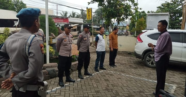 Pengamanan Markas  Polsek Puloampel Polres Cilegon Polda Banten implementasikan SOP dalam kesehariannya guna mendukung program Quick Wins Presisi Polri