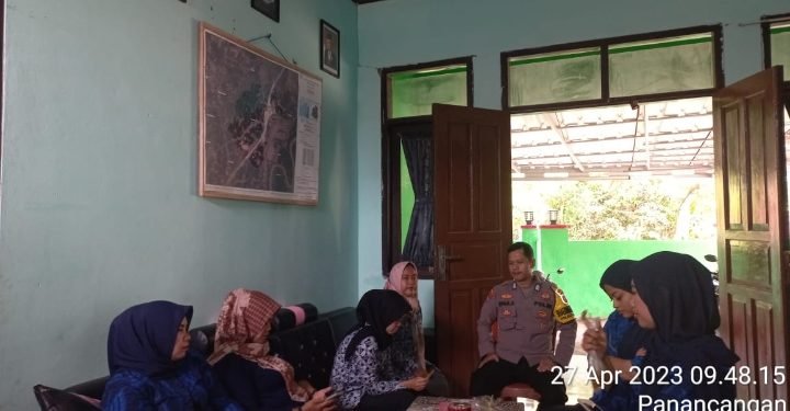 Bhabinkamtibmas Polsek Cibadak Polres Lebak Giat Sambang Ke Prades Desa Panancangan