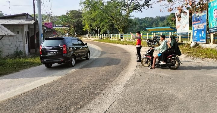 Untuk Kelancaran Di Jalan Raya, Ps. Kanit Samapta Polsek Cimarga Polres Lebak Melaksanakan Gatur Pagi