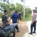 Personil Polsek Cimarga Polres Lebak, Aipda Hariyanto bersama Babinsa mengunjungi warga