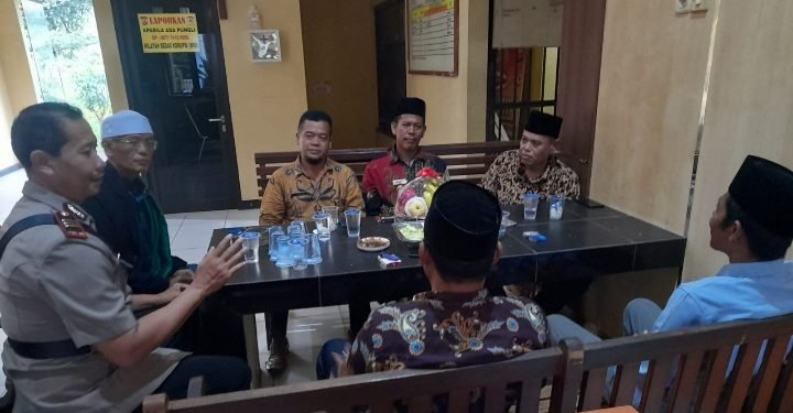 Lewat Jumat Curhat Kapolsek dan Tokoh Agama Bahas Peran Aktif Warga dalam Menjaga Keamanan Lingkungan
