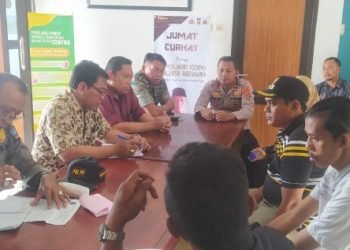 Kapolsek Kopo Polres Serang Bersama Muspika Kecamatan Kopo Melaksanakan Jumat Curhat Tampung Aspirasi Masyarakat