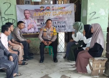 Dengar Curhatan  Masyarakat Oleh Kapolsek Petir Polres Serang Melalui Giat Jum’at Curhat Presisi