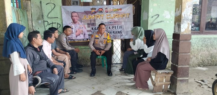 Dengar Curhatan  Masyarakat Oleh Kapolsek Petir Polres Serang Melalui Giat Jum’at Curhat Presisi