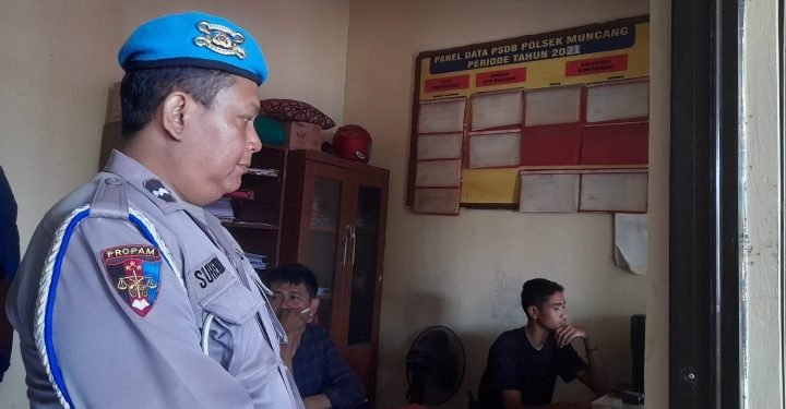 Kanit propam Polsek Muncang Polres Lebak Berikan Pelayanan Prima Kepada Masyarakat