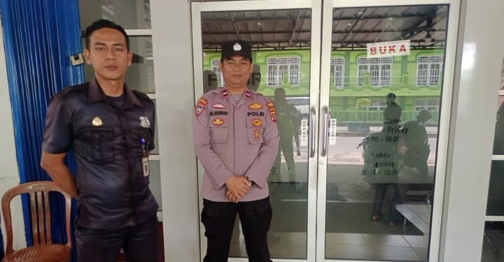 Pastikan Aman Bhabinkamtibmas Polsek Rangkasbitung Polres Lebak Patroli dan Minitoring Kantor FIF Pasca Lebaran