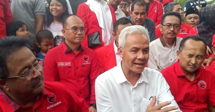 Ketua DPD PDIP Provinsi Banten H.Ade Sumardi  Dampingi H.. Ganjar Pranowo, S.H, M.IP Kunjungi Musium Multatuli Lebak