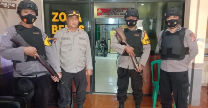 Pengamanan Markas !!! Polsek Puloampel Polres Cilegon Polda Banten implementasikan SOP dalam kesehariannya guna mendukung program Quick Wins Presisi Polri