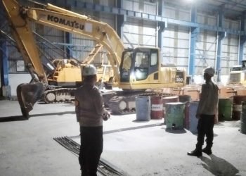 Sambangi Security, Bhabinkamtibmas Polsek Bojonegara Polres Polda Banten Berikan Arahan