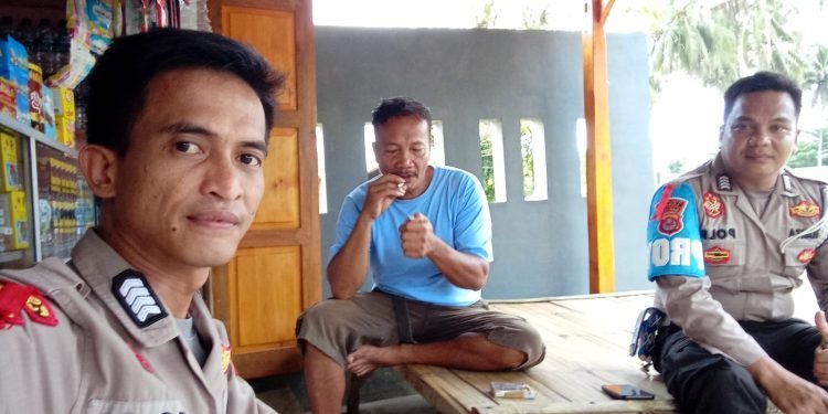Jaga Kondusifitas Bhabinkamtibmas Polsek Wanasalam Polres Lebak Sambang dan patroli Dialogis Sejumlah Minimarket