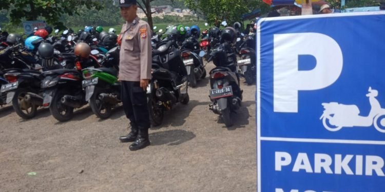 Antisipasi Terjadinya Pencurian di Wisata BIM Anggota Polsek Rangkasbitung Polres Lebak Monitor Lokasi Parkir