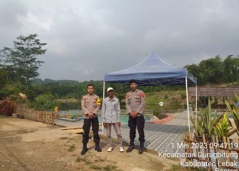 Pastikan Aman, Personil Polsek Curugbitung Polres Lebak di Pospam Wisata Ranggawulung Melaksanakan Patroli Sekitar Area Wisata