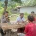 Ngobrol Sambil Ngopi, Upaya Personel Bhabinkamtibmas Polsek Mancak Polres Cilegon Dekatkan Diri Dengan Warga Masyarakat