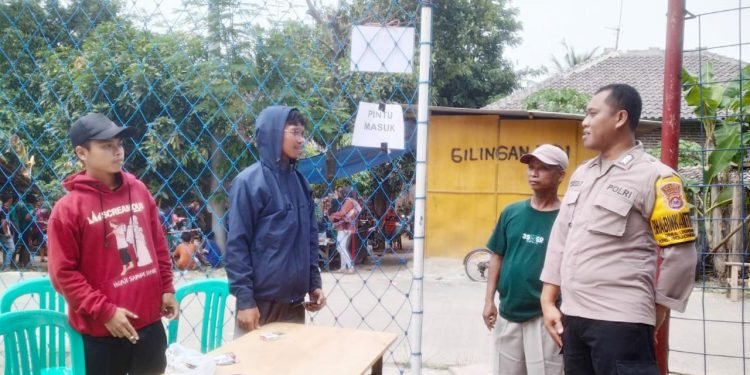 Sampaikan Pesan-Pesan Kamtibmas, Bhabinkamtibmas Polsek Bojonegara Polres Cilegon Polda Banten Sambangi Pemuda Desa Ukirsari Kec Bojonegara Kab serang