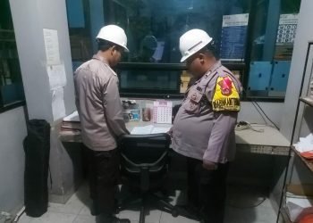 Sambangi Security, Bhabinkamtibmas Polsek Bojonegara Polres Polda Banten Berikan Arahan