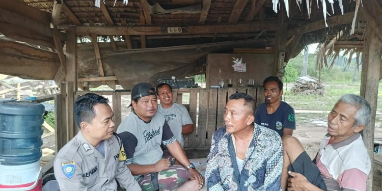 Eratkan Silaturahmi & Komunikasi aktif, Personil Polsek Cibeber sambangi masyarakat Cibeber