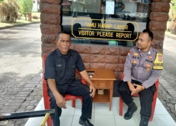 Jalin kemitraan dengan petugas keamanan lingkungan