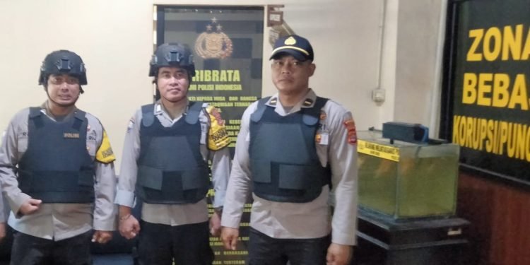 Pengamanan Markas !!! Polsek Puloampel Polres Cilegon Polda Banten implementasikan SOP dalam kesehariannya guna mendukung program Quick Wins Presisi Polri