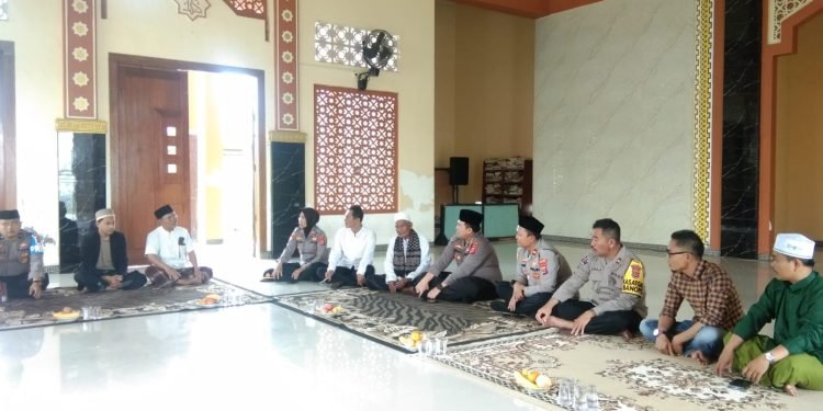 Dengarkan Curhatan masyarakat, Kapolres Serang laksanakan kegiatan Jumat Curhat