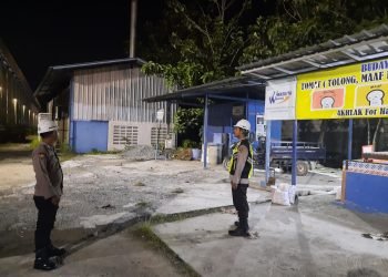 Sambangi Security, Bhabinkamtibmas Polsek Bojonegara Polres Polda Banten Berikan Arahan