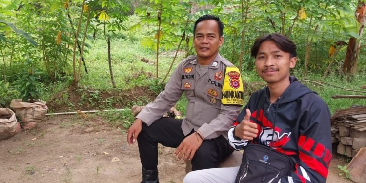 Ayo Aktif Jaga Kamtibmas, Upaya Personel Bhabinkamtibmas Polsek Mancak Polres Cilegon Polda Banten Dekatkan Diri Dengan Kalangan Muda
