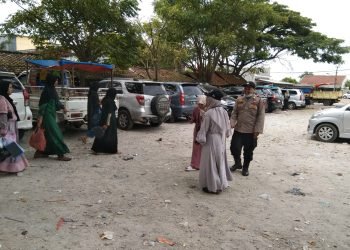 Monitoring Pengunjung Wisata Religi Gunung Santri , Personel Polsek Bojonegara  Polres Cilegon Polda Banten Pastikan Situasi Tetap Tertib Dan Kondusif