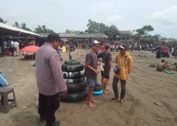 Pengamanan personil Polsek Anyar Polres Cilegon Polda Banten pada Pantai diwilayah Kec. Anyar