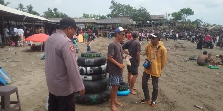 Pengamanan personil Polsek Anyar Polres Cilegon Polda Banten pada Pantai diwilayah Kec. Anyar