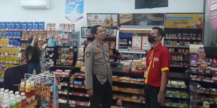 Bhabinkamtibmas Polsek Wanasalam Polres Lebak Berikan Pelayanan dan Edukasi Kepada Warga Masyarakat