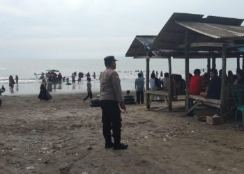 Pengamanan personil Polsek Anyar Polres Cilegon Polda Banten pada Pantai diwilayah Kec. Anyar