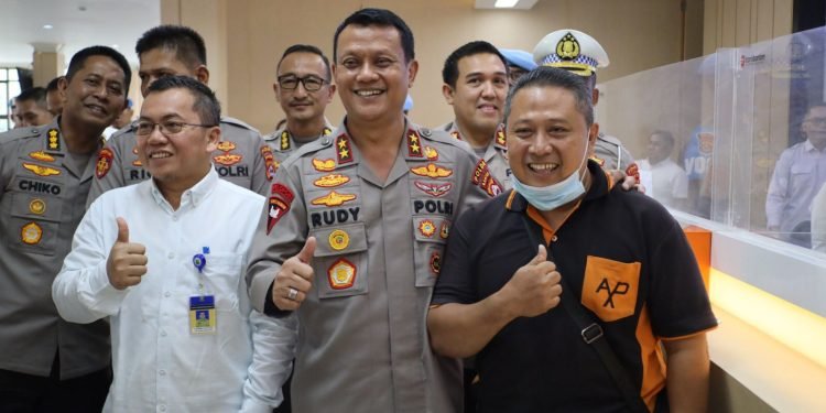 Tingkatkan Kepercayaan Masyarakat, Kapolda Banten Sidak Pelayanan di Polres Serang dan Polresta Tangerang