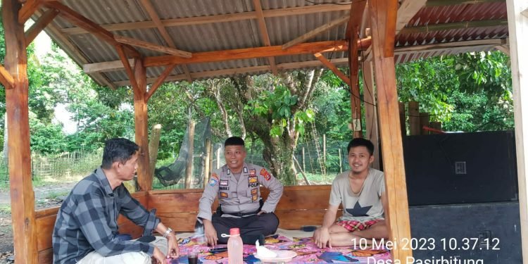 Bhabinkamtibmas Polsek Bojongmanik Polres Lebak Sambangi warga di Desa Binaan