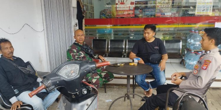 Perkuat Sinergitas, Bhabinkamtibmas Polsek Malingping Polres Lebak Bersama Babinsa Sambang Warga