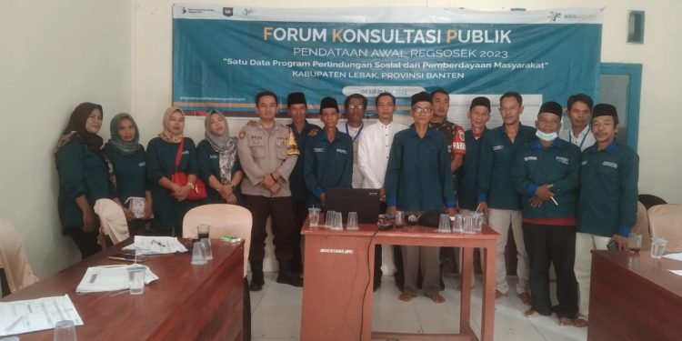 Jaga Kondusifitas,Bhabinkamtibmas Polsek Warunggunung Polres Lebak Menghadiri Kegiatan Pendataan Awal Registrasi Sosial Ekonomi ( REGSOSEK ) 2022